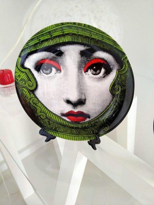 Decoratief ornament (2) - Stijl Fornasetti - Decoratieve, Antiek en Kunst, Kunst | Designobjecten