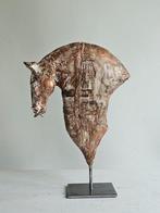 Raghad (1961) - Une tête de cheval couleur cuivre., Antiquités & Art