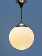 Plafondlamp - Opaline glas - Hanglamp van messing met een, Antiek en Kunst