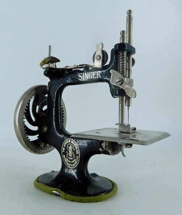Singer Sewhandy N° 20 Machine à coudre - Fonte, Antiek en Kunst, Kunst | Designobjecten
