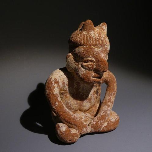 Colima, Westkust Mexico Terracotta Zittende figuur. 7 cm, Verzamelen, Mineralen en Fossielen