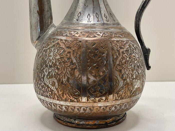 Kan - Qajar koperen kruik (Abrigh) met deksel en handvat –, Antiek en Kunst, Kunst | Niet-Westerse kunst