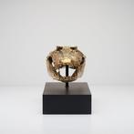 sculptuur, Saltwater Crocodile Skull fashioned in bronze, on
