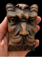 Mascaron gothique mystérieux ou sculpture en bois sculpté à