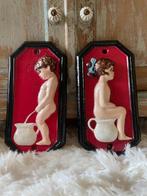 Decoratief ornament - Set van twee gietijzeren toiletbordjes