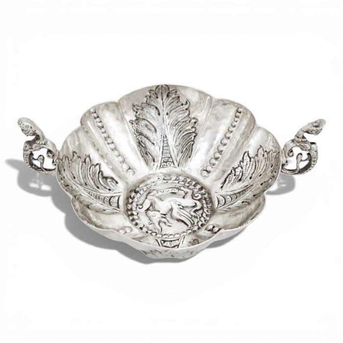 Italian silver bowl with zoomorphic serpent handles and, Antiek en Kunst, Antiek | Zilver en Goud