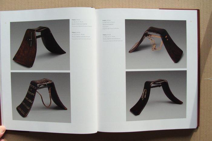 Book - Wooden Dreams - East African Headrests - 2015, Antiek en Kunst, Kunst | Niet-Westerse kunst