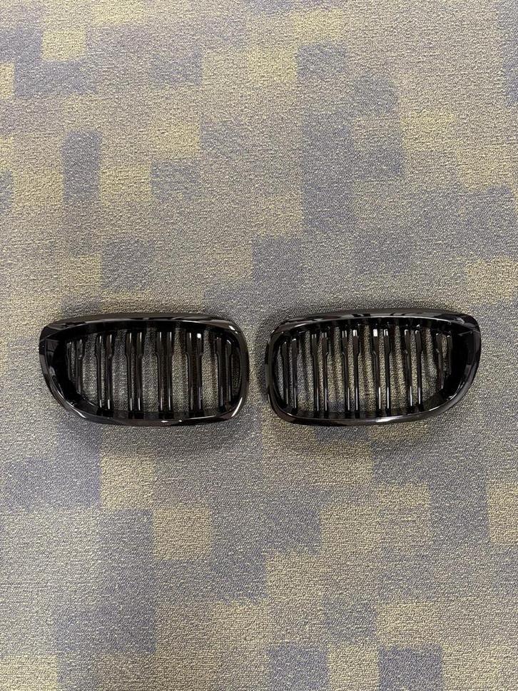 BMW E46 grillen dubbelspijls glanzend zwart – Coupé/Cabrio, Auto-onderdelen, Carrosserie, Nieuw, BMW, Voor, Ophalen of Verzenden
