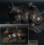 Dit prachtige bronzen beeld stelt een jonge ossenherder voor, Antiek en Kunst