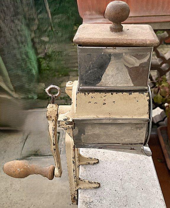 Industriële apparatuur - 1/3 - Oostenrijk - kaasrasp, Antiquités & Art, Antiquités | Ustensiles de cuisine