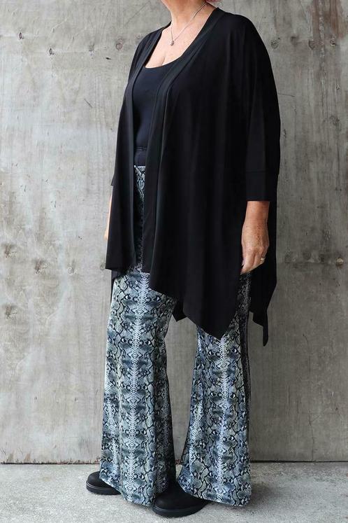 Broek Mat fashion velvet snake print maat 50, Kleding | Dames, Broeken en Pantalons, Verzenden