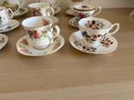 Koffie- en theeservies (24) - 12 Engelse Porsleinen kop en