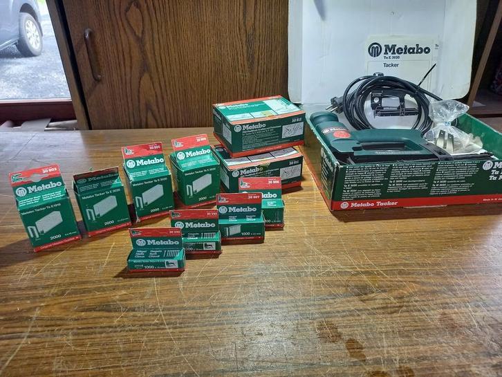 Metabo tacker TA E 3030 - elektrisch nietapparaat - nieter, Doe-het-zelf en Bouw, Gereedschap | Overige machines, Gebruikt, Ophalen