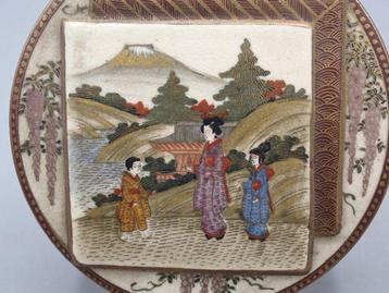 Futaji  - Doos - Bijin in landschap - Keramiek