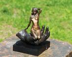 Sculpture, woman in hand - 22 cm - marbre de bronzage