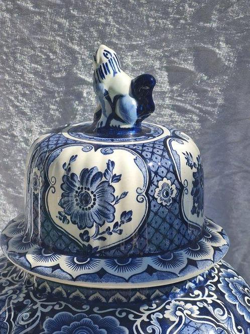 Petrus Regout, Boch - Vase avec couvercle (2) - Faïence de, Antiek en Kunst, Antiek | Glaswerk en Kristal