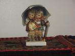 Hummel - Beeldje - Stormy weather (71) - Biscuit porselein, Antiek en Kunst