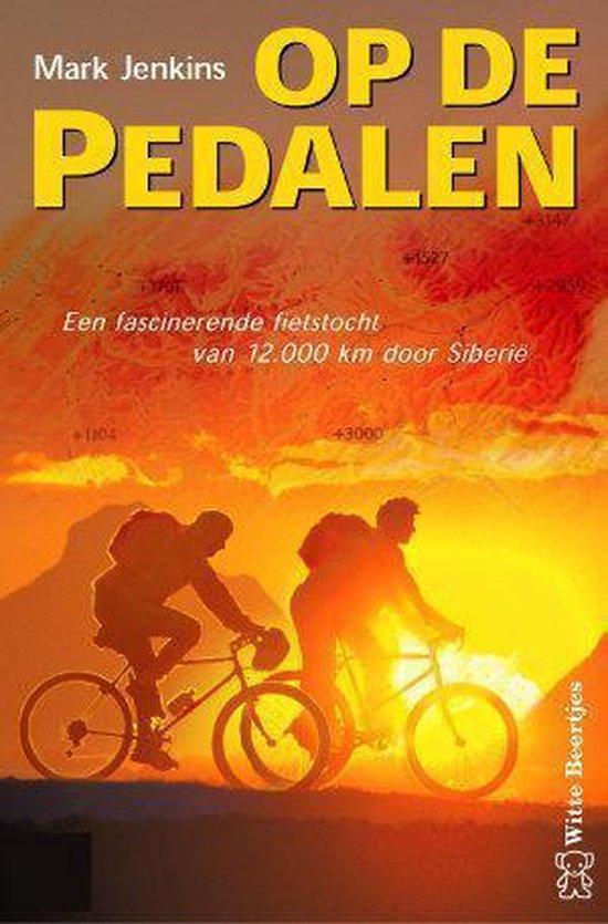 Op de pedalen / Witte beertjes / 8004 9789044980042, Boeken, Romans, Gelezen, Verzenden