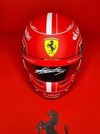 Ferrari - Charles Leclerc - 2023 - Schaal 1/2 helm, Verzamelen, Automerken, Motoren en Formule 1, Nieuw
