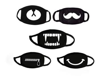 Veiling - Set van komische mondmaskers beschikbaar voor biedingen
