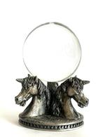 Tudor Mint , Kristallen magiërs Bol op staander met drie