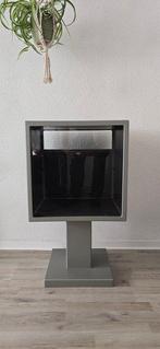 Standaard - Kubus - Hout, kunststof (plastic), metaal, glas,