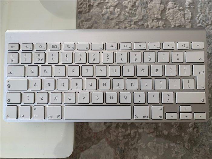 Apple Magic Keyboard A1314 met QWERTY indeling - Duurzaam, Games en Spelcomputers, Spelcomputers | Overige Accessoires