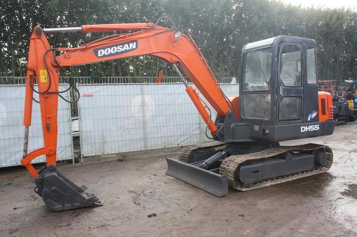 Veiling: Rupsgraafmachine Doosan DH55-V Diesel, Articles professionnels, Machines & Construction | Grues & Excavatrices, Enlèvement