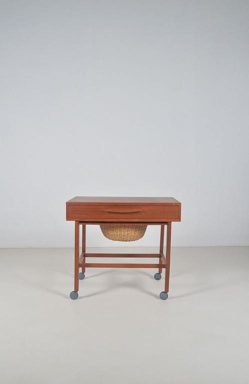 Deense naaitafel in teak met rotan mand, jaren 60, Maison & Meubles, Tables | Tables d'appoint