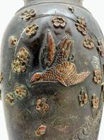 Vaas - Brons - Japan - Een paar bronzen vazen (Zonder, Antiek en Kunst