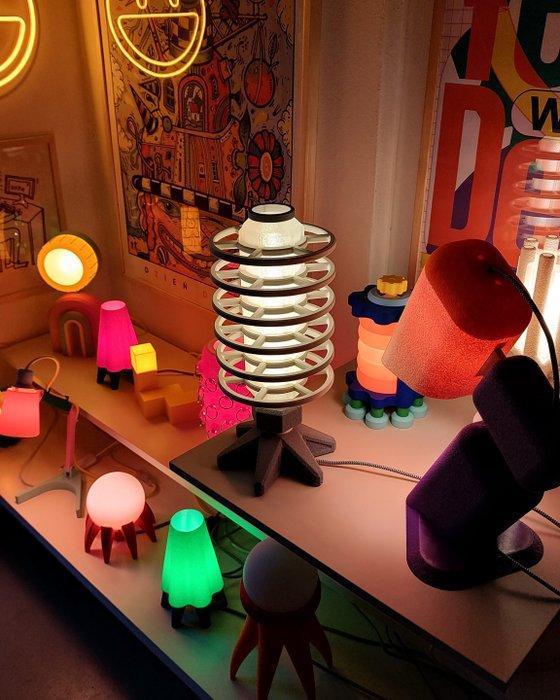 Yam Yest Design - Tafellamp - Volt - PLA - 3D-geprinte lamp, Antiek en Kunst, Kunst | Designobjecten
