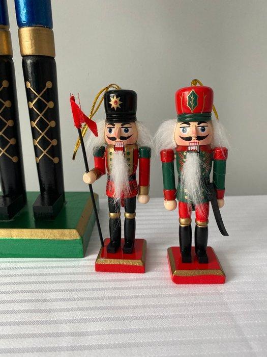 1 Notenkraker 62 cm en - Notenkraker - Hout - 2 hanger 13cm, Diversen, Kerst