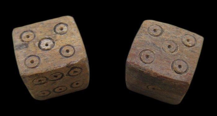 Oud-Romeins een paar botten dobbelstenen, astragalus (Zonder, Antiek en Kunst, Antiek | Overige Antiek