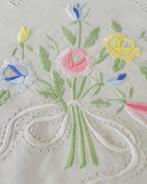 Nappe (7) - 179 cm - 130 cm - BRODÉ À LA MAIN, Antiquités & Art