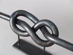 Carmen Lop - Big knot eight Barra redonda de acero de, Antiek en Kunst