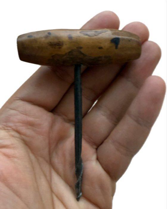 Curieus en heel vreemd gereedschap genoemd succhiello van, Antiquités & Art, Curiosités & Brocante