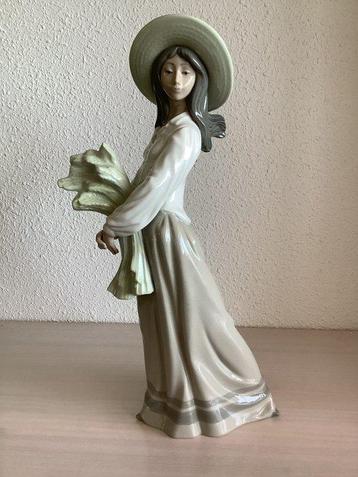 Nao by Lladró - José Puche - Figuur - Entre espigas #376 -