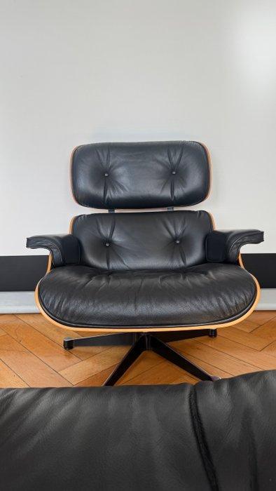 Vitra - Charles & Ray Eames - Loungestoel met voetenbank -, Antiek en Kunst, Kunst | Designobjecten