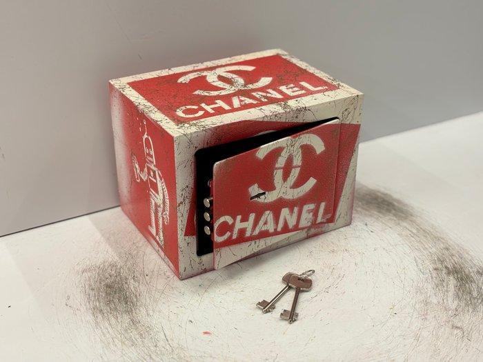 Rob VanMore - Vandalism at Chanel Vault, Antiek en Kunst, Kunst | Designobjecten