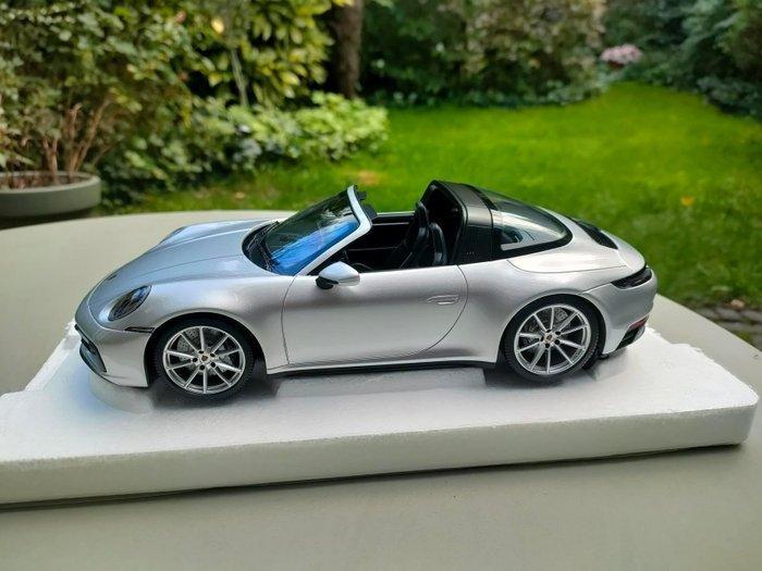 Minichamps 1:18 - Modelauto - Porsche 911 Targa 4 GTS - uit, Hobby en Vrije tijd, Modelauto's | 1:5 tot 1:12