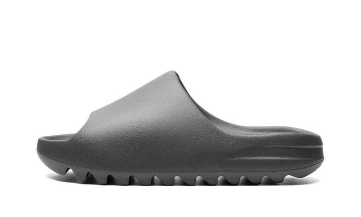 Adidas Yeezy Slide Dark Onyx - Maat 50 EU, Kleding | Heren, Schoenen, Ophalen of Verzenden