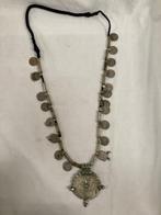 Ketting met munten en zonnehanger - Zilver, Legering - India, Antiek en Kunst