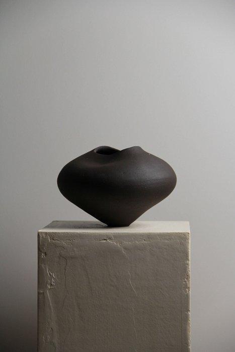LEA STUDIOS - Valentina Cojocaru - sculptuur, Ebony - 18 cm, Antiek en Kunst, Kunst | Designobjecten