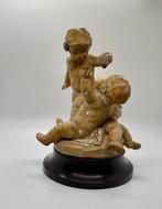 Dans le goût de Louis-Félix Delarue - sculptuur, Putti aux, Antiquités & Art