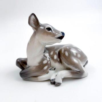 Royal Copenhagen - Figurine - Fawn lying down - 2609 -
