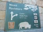 Reclamebord - Mount Rushmore straatbord - Highway wegwijzer