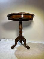 Table dappoint - Table dappoint victorien élégante avec un