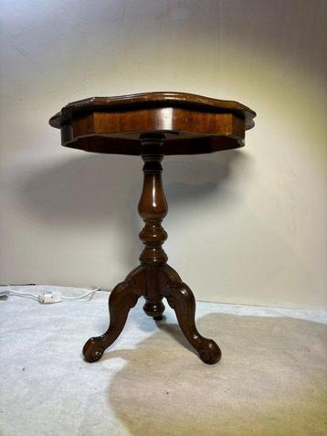 Table dappoint - Table dappoint victorien élégante avec un