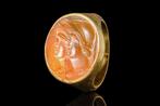 Romain antique Superbe bague en or avec Castor et Pollux -