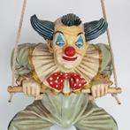 Jun Asilo - Statue, Clown aan trapeze - 45 cm - polyester -